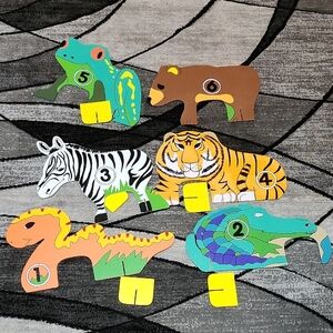 1998 WOODEN ANIMALS MINI INDOOR/OUTDOOR GOLF GAME